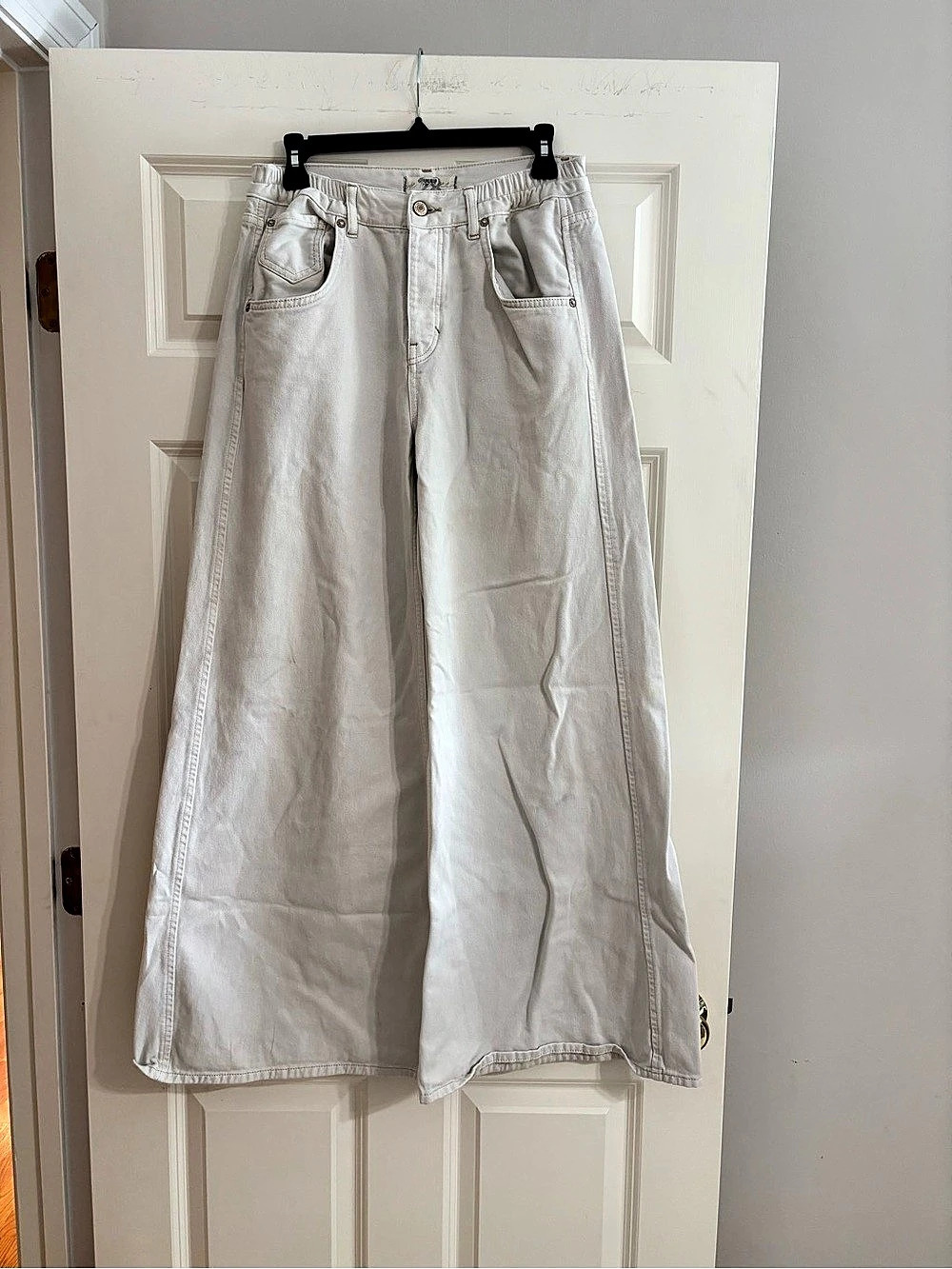 We the Free Wide Leg Jeans in Off White size 28
